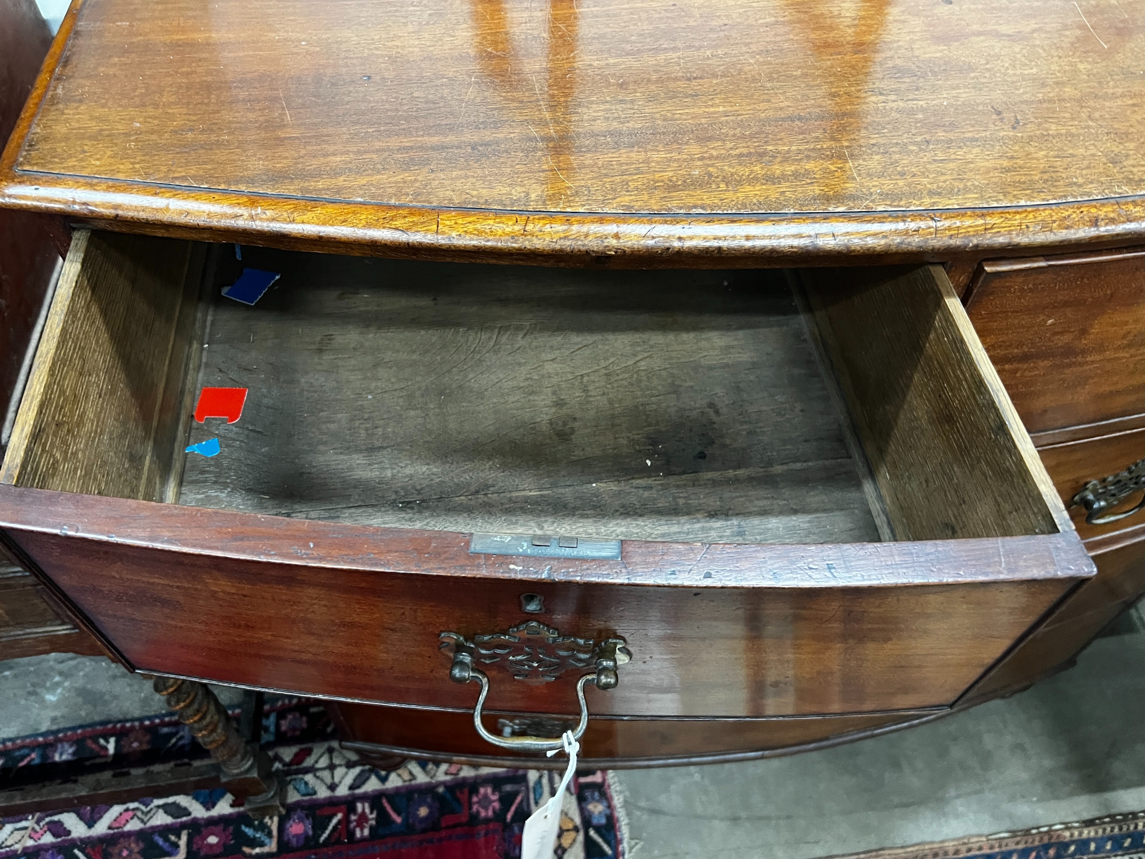 An early Victorian mahogany bow fronted chest of drawers, width 105cm, depth 53cm, height 105cm